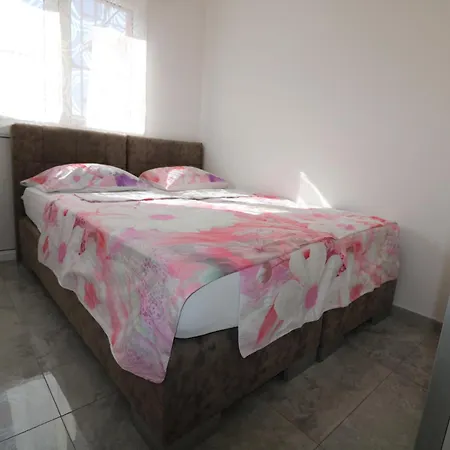 Apartment Sneky